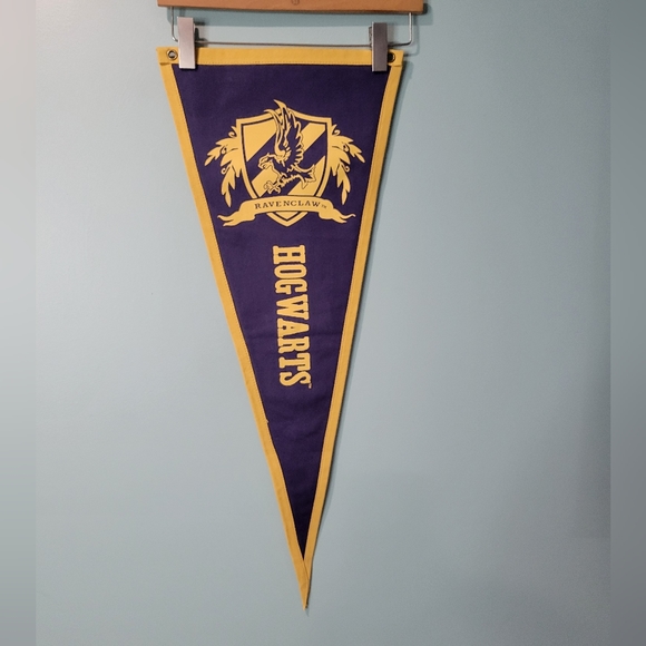 Wizarding World Of Harry Potter Pottery Barn Teen Hogwarts House Banner Pendant - Picture 1 of 2